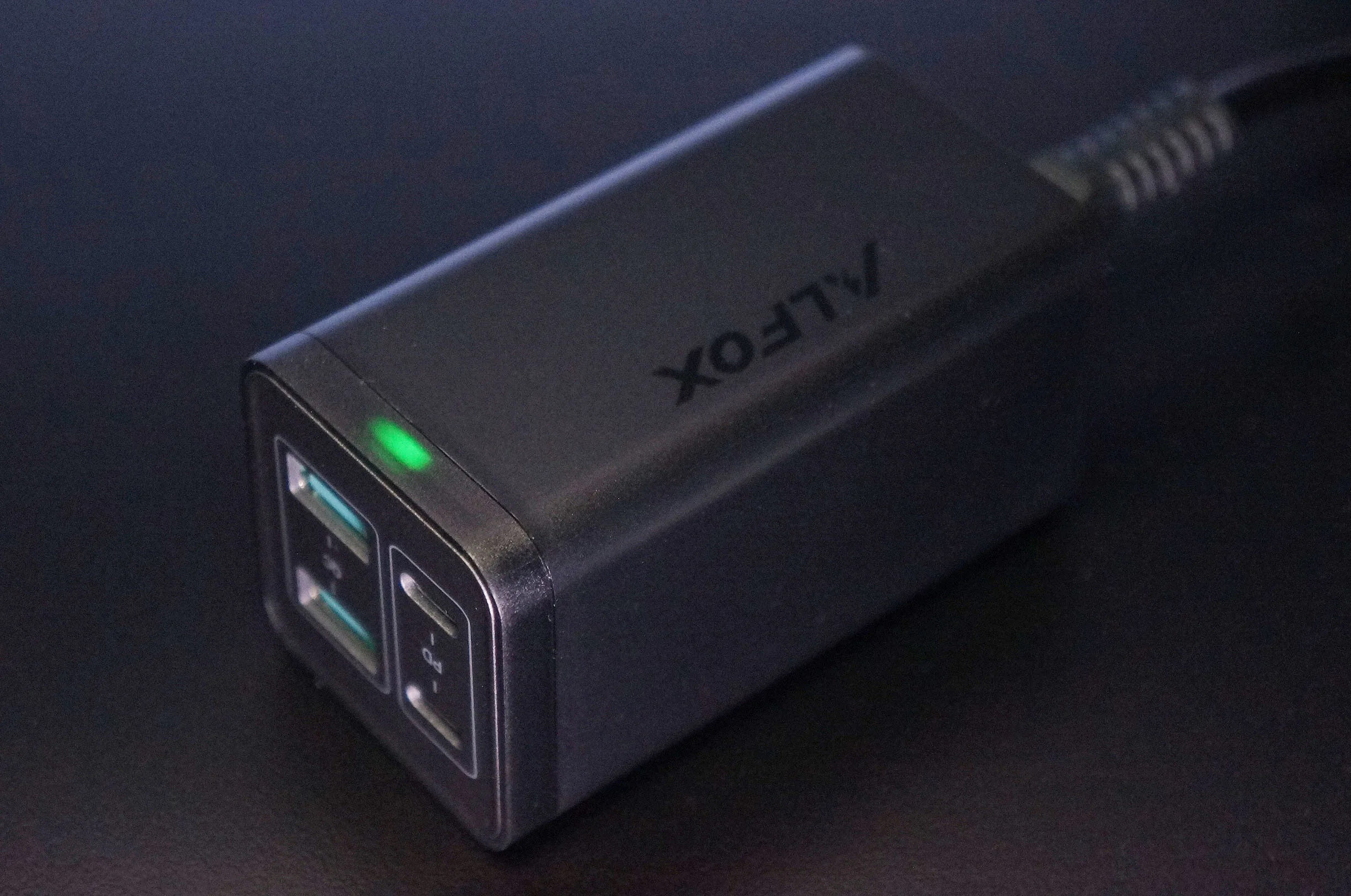 Alfox PD 65W USB-A&USB-C 4ポートTypeC急速充電器 ALFOX 65W PD急速充電器 PC001のレビュー！ノートパソコンを充電可能