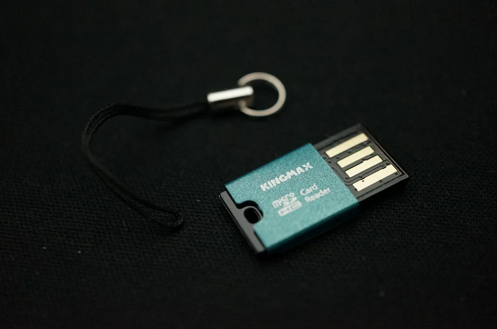 小波津志 トラキン リアルカード 非売品 KINGMAXの超小型microSDカードリーダー CR-03を買ってみた