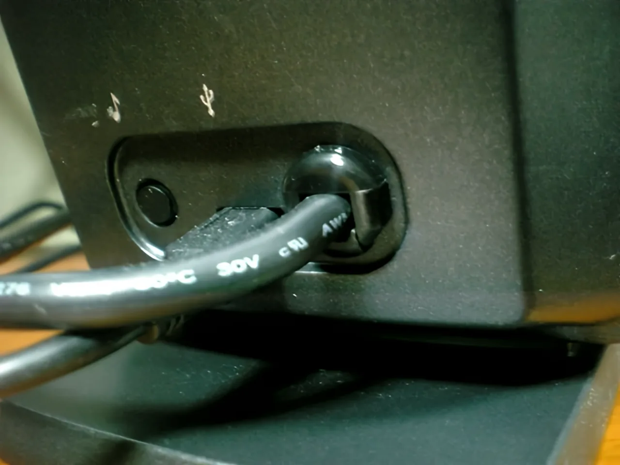 Logicoolのタッチパネル搭載 2.0chスピーカー「Z-10」を買ってみた