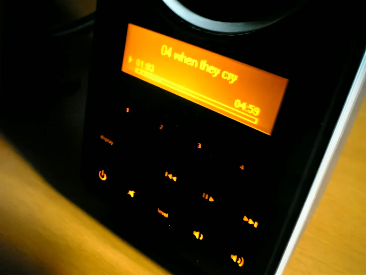 Logicoolのタッチパネル搭載 2.0chスピーカー「Z-10」を買ってみた