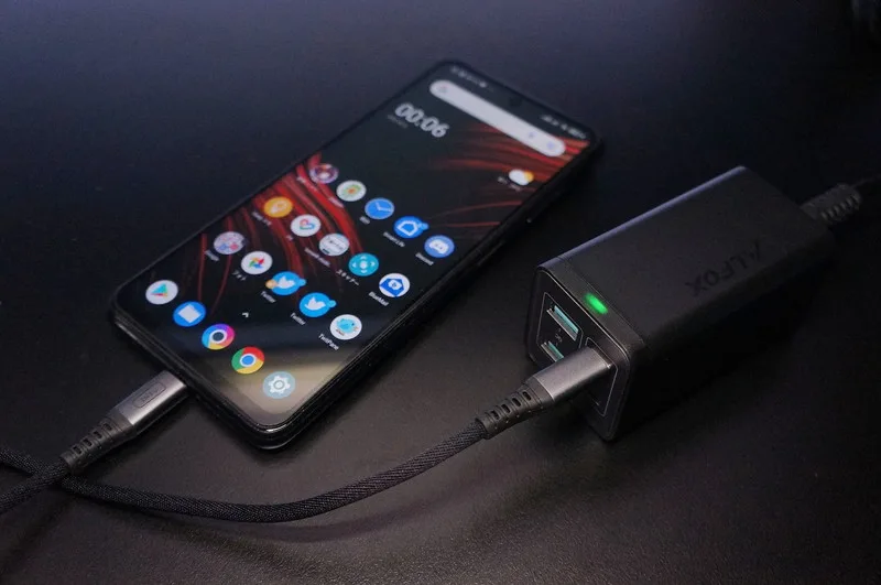 Alfox PD 65W USB-A&USB-C 4ポートTypeC急速充電器 ALFOX 65W PD急速充電器 PC001のレビュー！ノートパソコンを充電