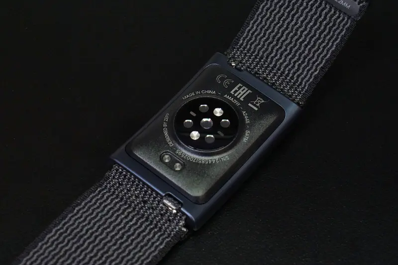 シンプルを極めたディスプレイなし！Amazfit Helio Strapフィットネス