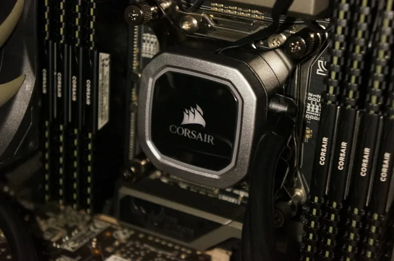 ◆Corsair H60◆水冷CPUクーラー [Intel/AMD対応] 　新品 CORSAIR 簡易水冷CPUクーラーH60の新旧を比較してみました