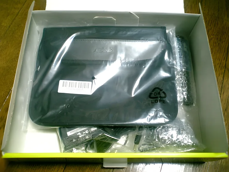 ウルトラモバイルPCのASUS Eee PC 701SD-Xを買ってみた！ - ShopDD