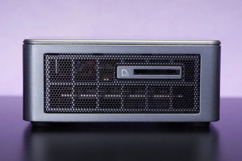 超小型ミニPC GEEKOM Mini IT11のレビュー！i7-11390H/32GB/1TBで液晶