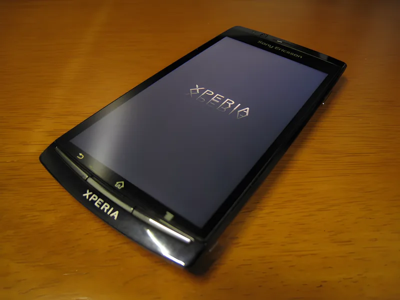 Sony Ericsson Xperia SO-01C 本体 Amazon | Xperia arc SO-01C docomo [Midnight Blue