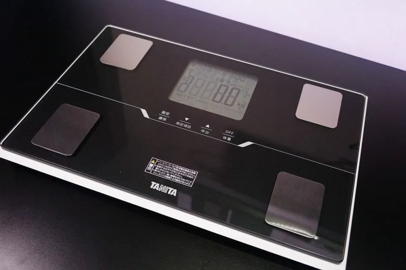 【新品　未使用】タニタ　体組成計　BC-768-WH スマートフォン連携 Amazon | タニタ(Tanita) 体重 体組成計 スマホ連動 ヘルス