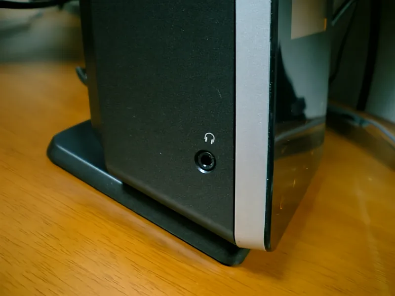 タッチパネル・ウーファー搭載 2.0chスピーカー Logicool Z-10 Logicoolのタッチパネル搭載 2.0chスピーカー「Z-10」を買って