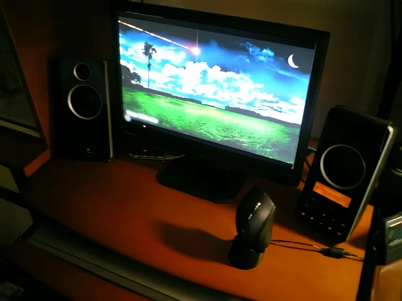 タッチパネル・ウーファー搭載 2.0chスピーカー Logicool Z-10 Logicoolのタッチパネル搭載 2.0chスピーカー「Z-10」を買って