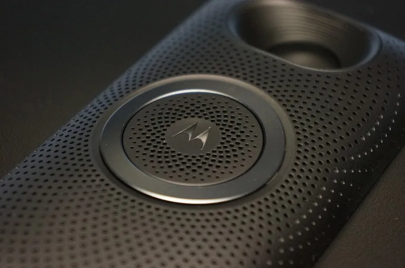 モトローラ　moto mods　スピーカー 日本未発売のモトローラのMoto Modsスピーカーを買ったみた