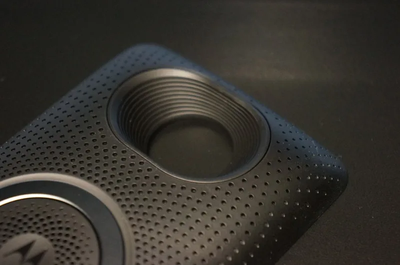 日本未発売のモトローラのMoto Modsスピーカーを買ったみた！ - ShopDD