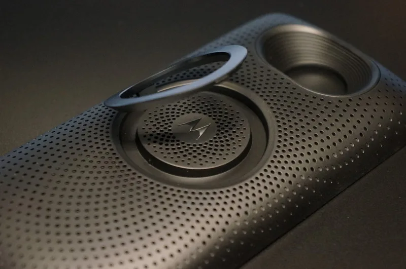 日本未発売のモトローラのMoto Modsスピーカーを買ったみた！ - ShopDD